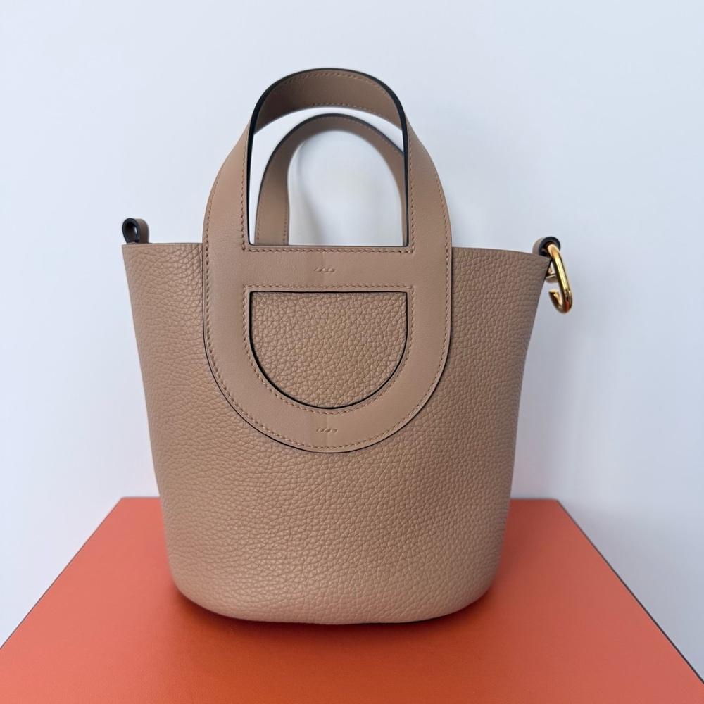 HERMÈS In The Loop 18 Cabas Maillons Clemence Leather Chai Biscuit Handbag NEW